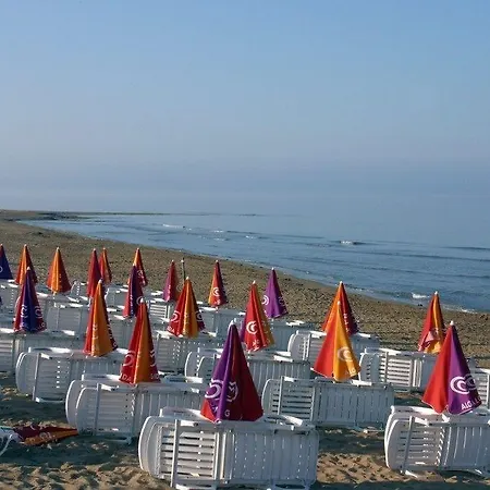 Hotel Milu Beach Club 4*
